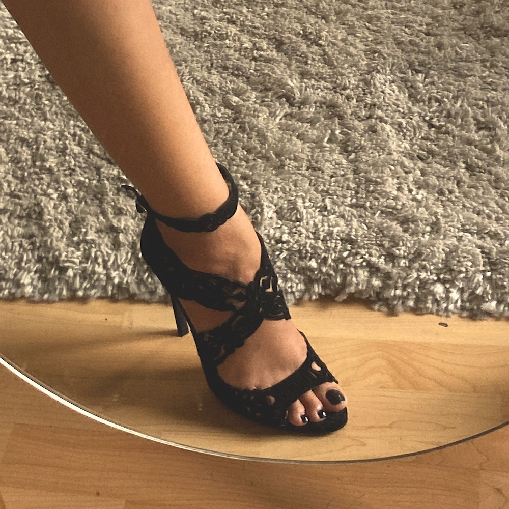 Sexy black ankle strap stilettos - Size 40 EUR (US 9.5/10)